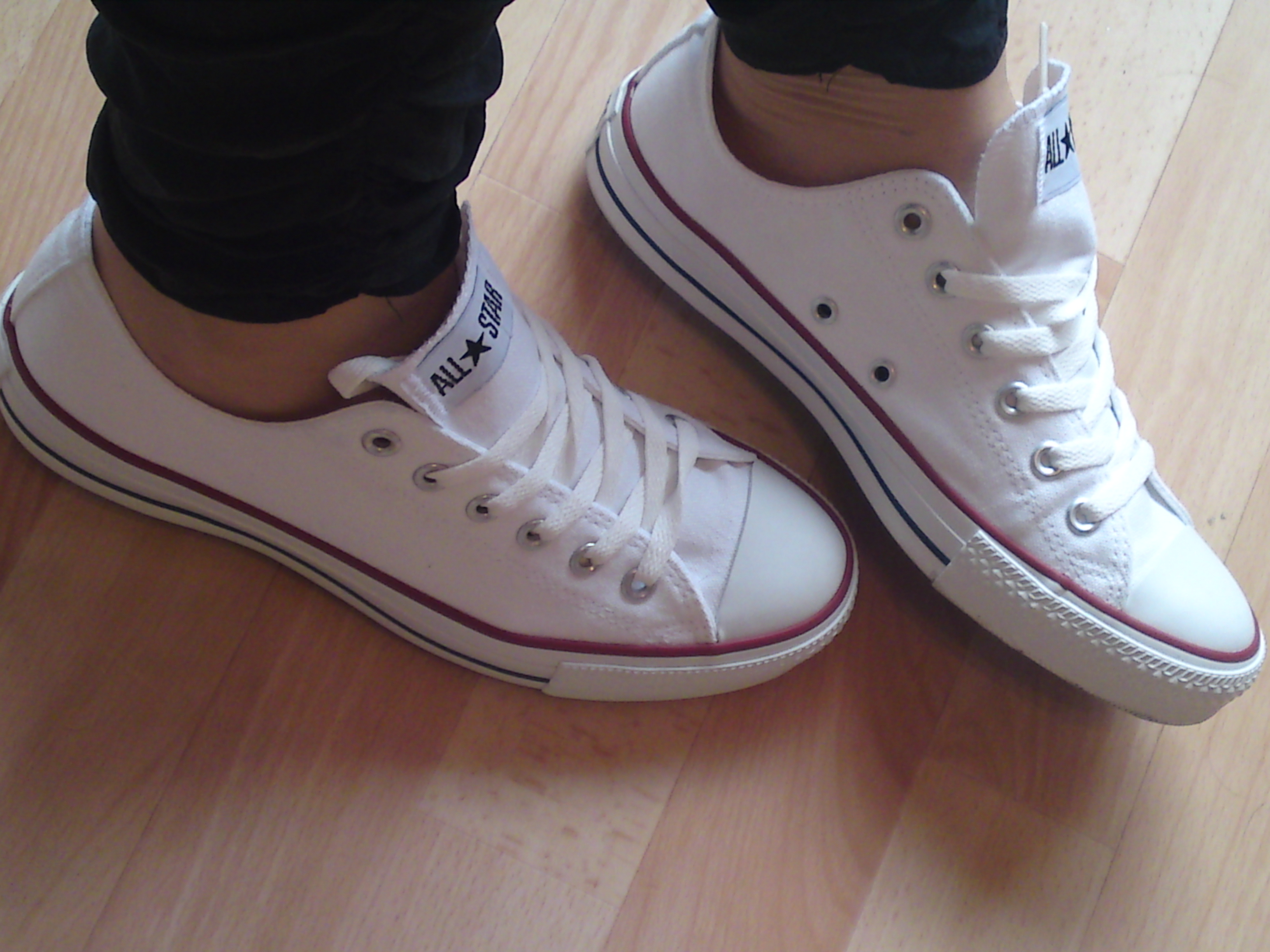 white converse on feet